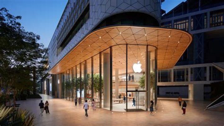 How do I get to the Apple store?