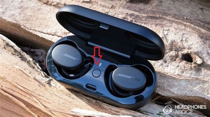 How do I turn on my Bose SoundSport wireless earbuds?