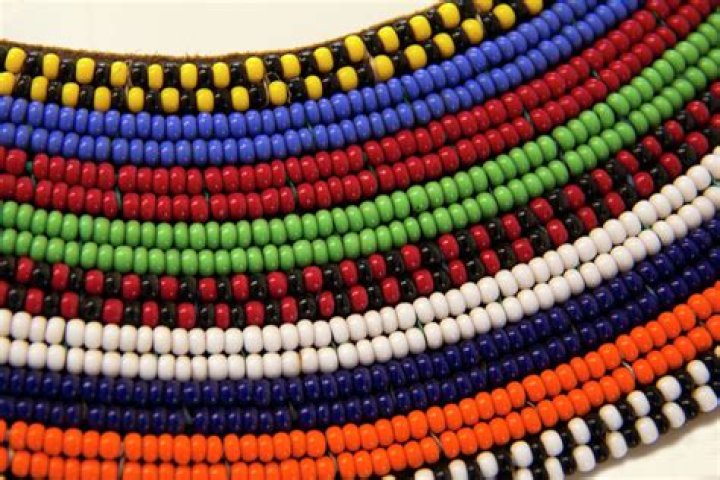 How do Maasai make beads?