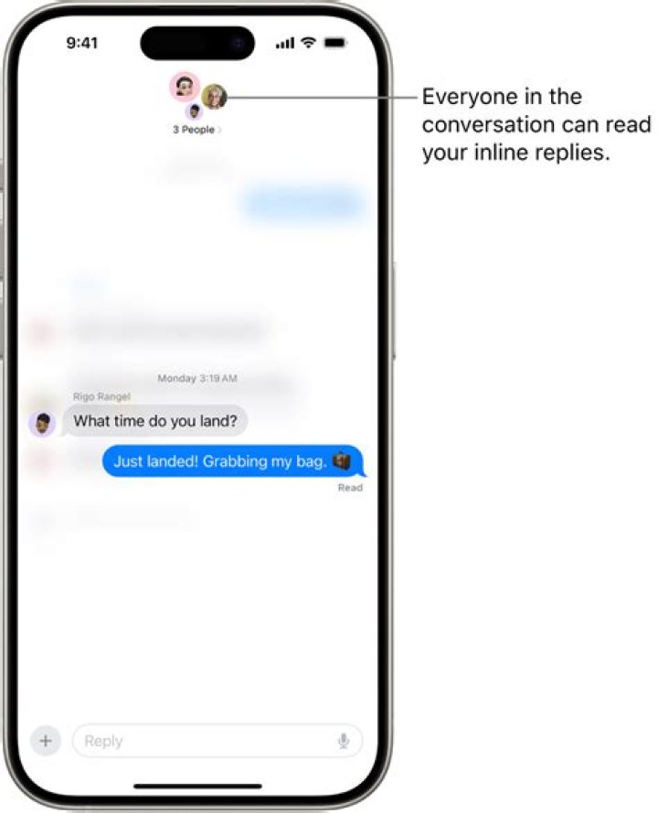 How do you add a link to a text message on iPhone?