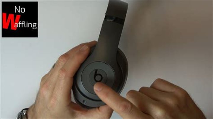 How do you check battery life on Beats Studio Wireless?