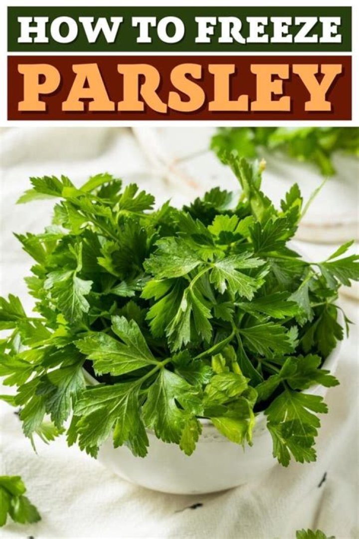 How do you clean parsley with vinegar?