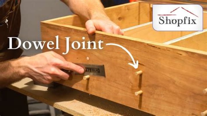How do you connect two dowel rods?