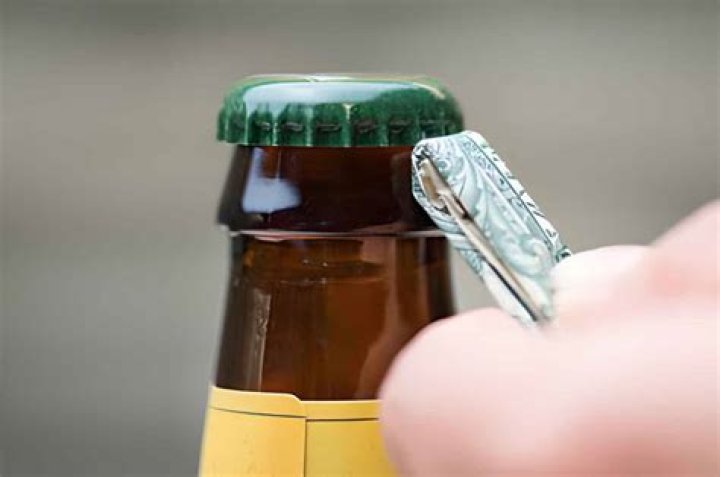 How do you cut a bottle without cracking it?