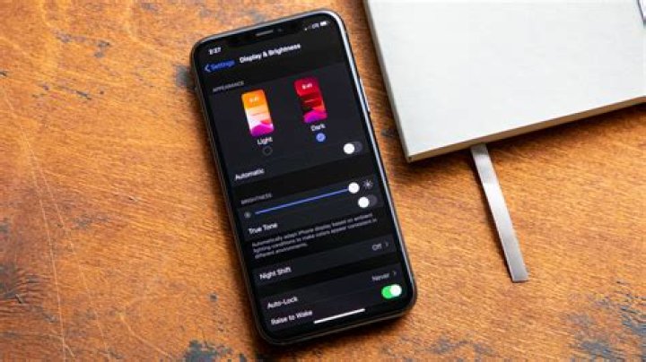 How do you get dark mode on iOS 13?