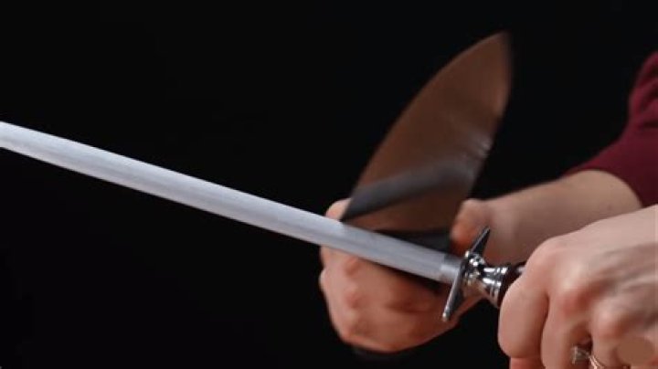 How do you hone a knife with a rod?