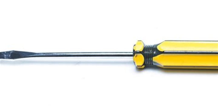 How do you make a flat head screwdriver?