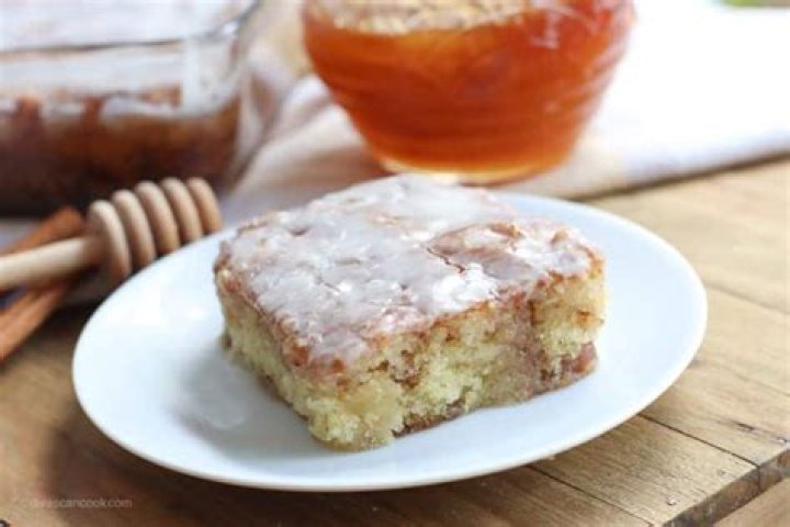 How do you make honey bun cake from scratch?