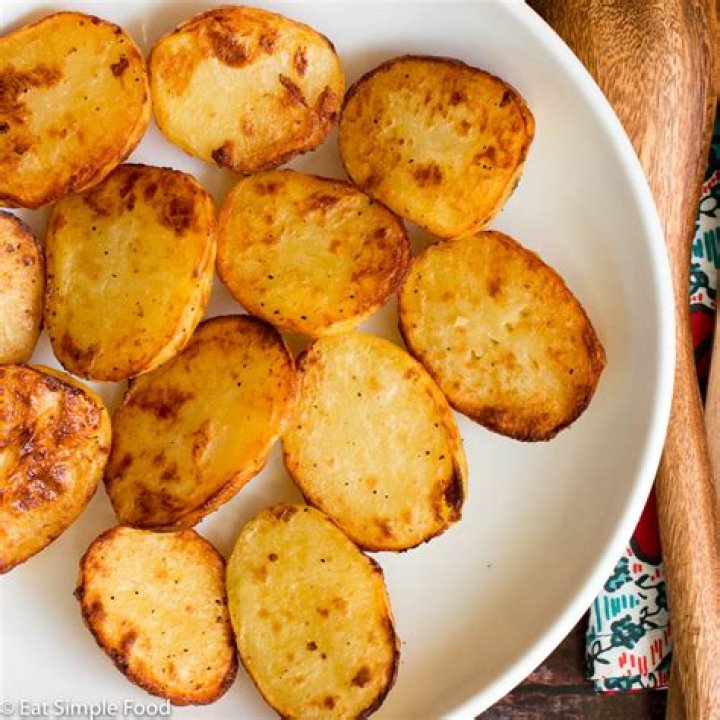 How do you make potatoes crispy again?