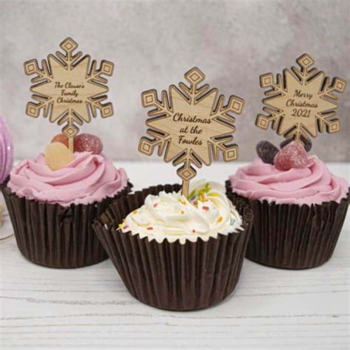 How do you make snowflake cupcake toppers?