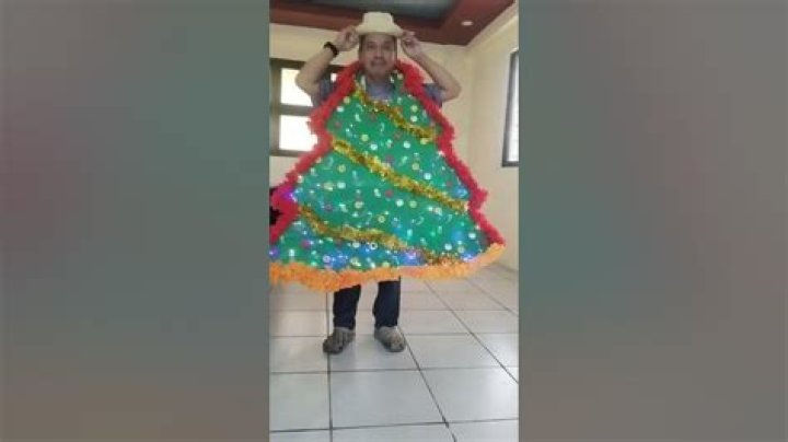 How do you play a human Christmas tree?