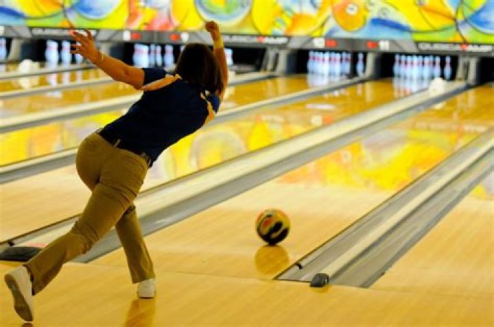 How do you play batting fast in bowling?