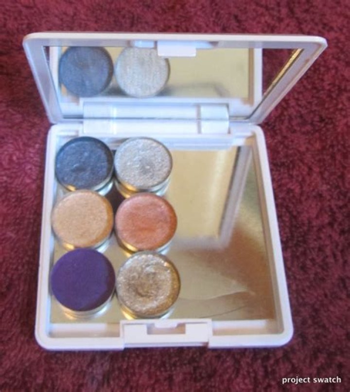 How do you press loose eyeshadow?