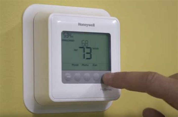 How do you program a Honeywell thermostat rth5160d1003?