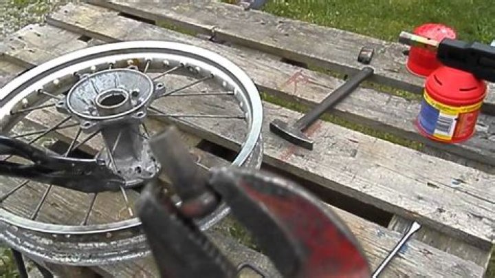 How do you remove motorcycle spokes?