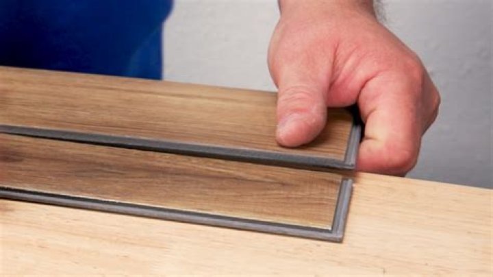 How do you rip vinyl flooring?