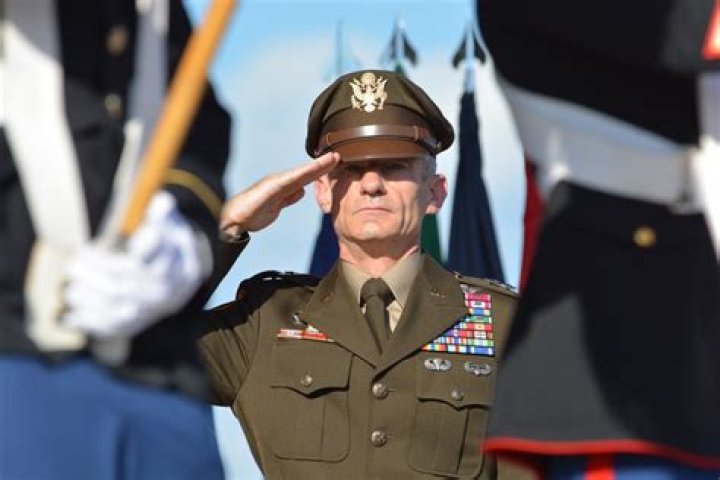 How do you salute in French?