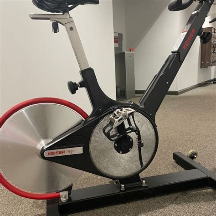 How do you set up a Keiser spin bike?
