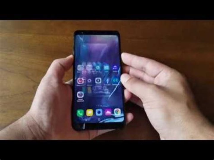 How do you take the battery out of a LG Stylo 2?
