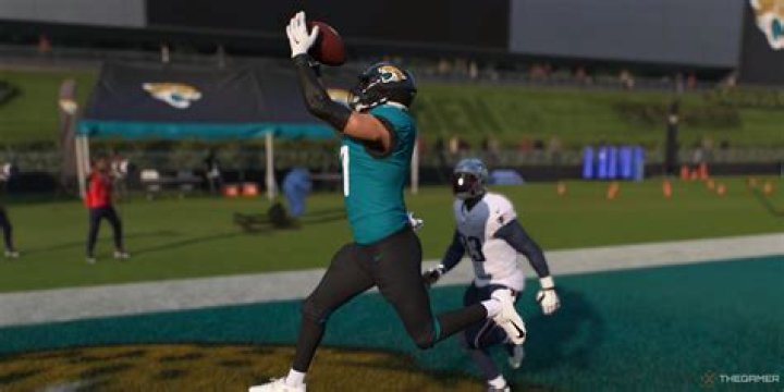 How do you throw a high in Madden?