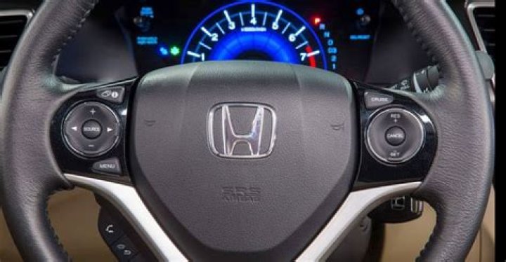How do you turn off the screen on a Honda Civic?