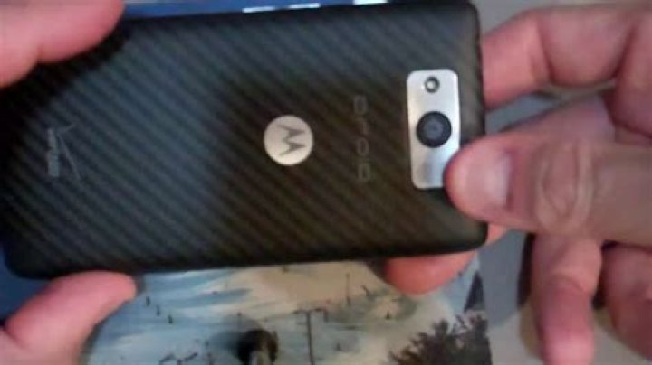 How do you turn on a Motorola Droid phone?