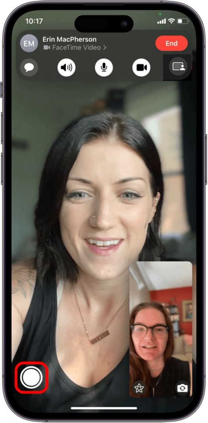 How do you turn on live photo on FaceTime?