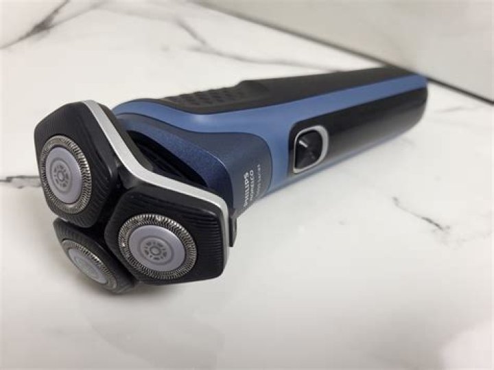 How do you unlock a Norelco Series 5000?
