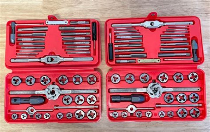 How do you use adjustable threading die?