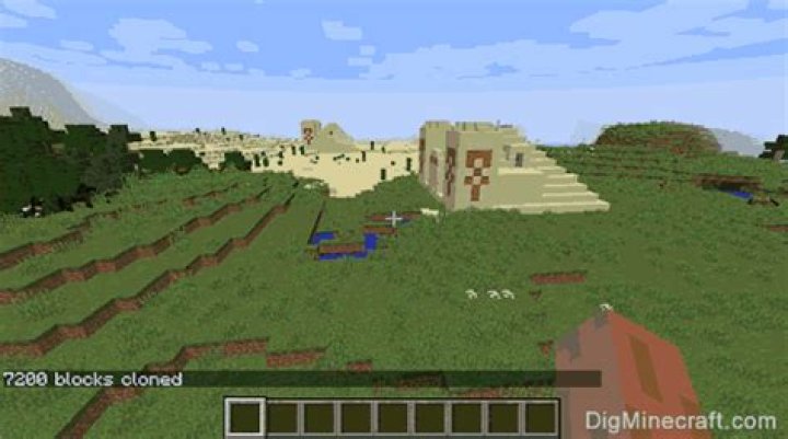 How do you use the clone command in Minecraft?
