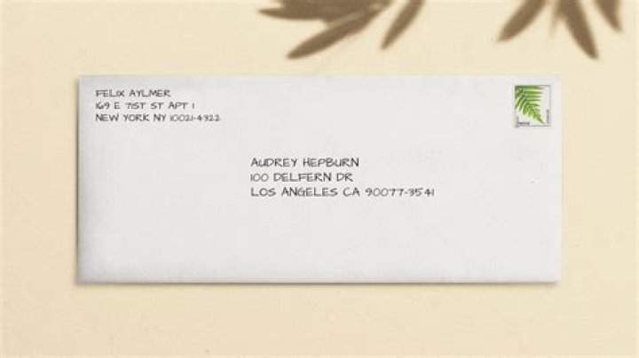 How do you write a business envelope?