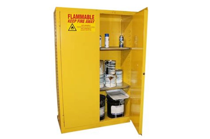 How does a flammable cabinet work?