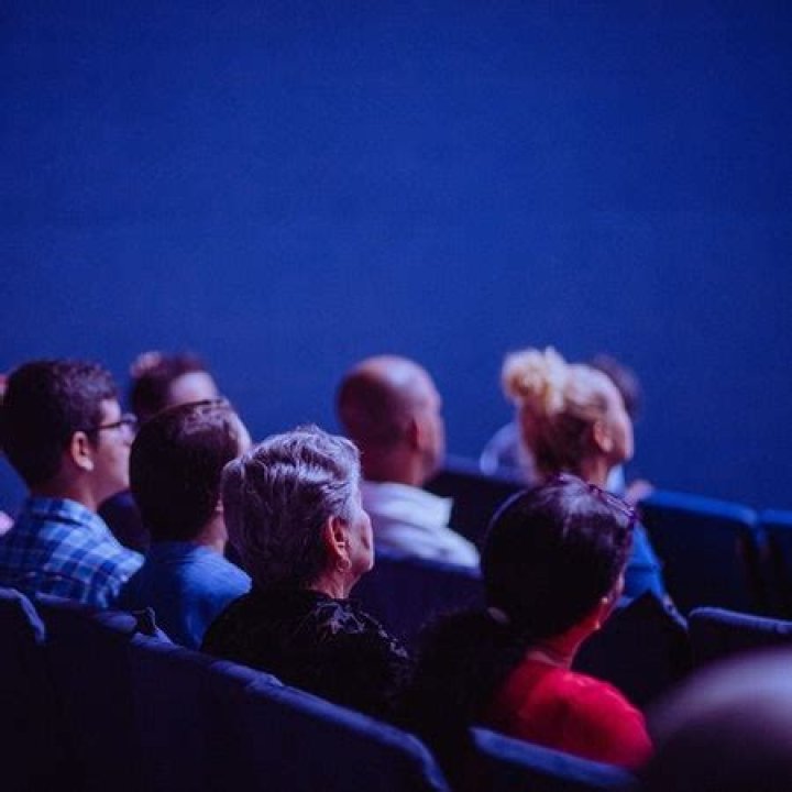 How does a live audience work?