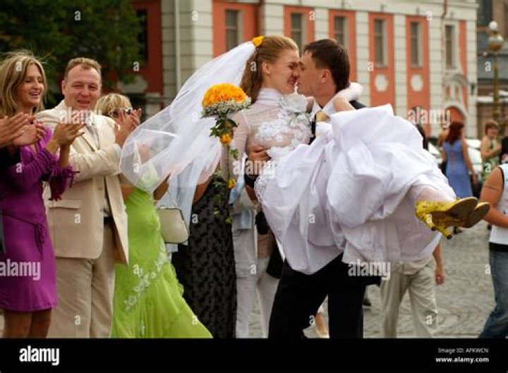 How does marriage work in Russia?