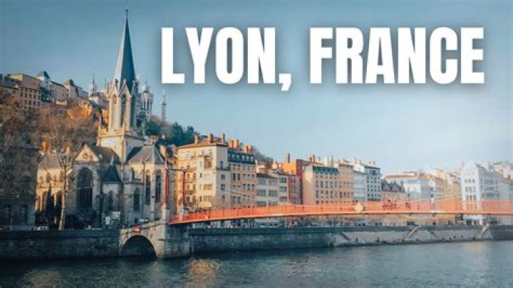 How far is nice from Lyon France?
