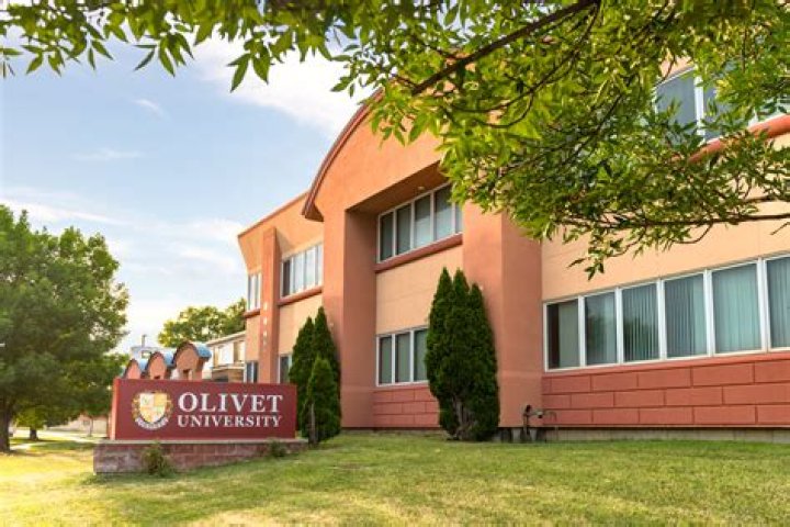 How far is Olivet University from Chicago?