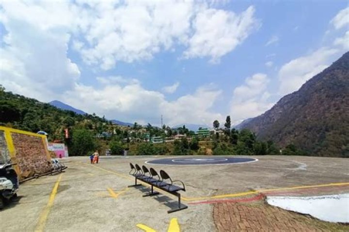 How far is Phata from Rishikesh?