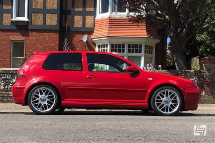 How heavy is a MK4 Golf?