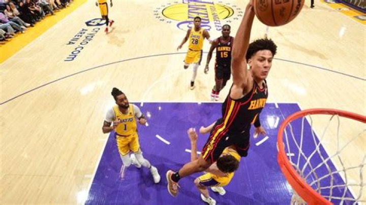 How is win share calculated NBA?