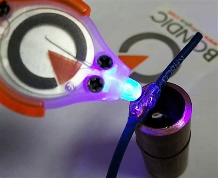 How long does Bondic UV light last?