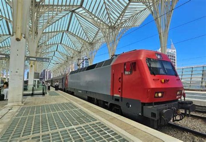 How long is the train from Faro to Lisbon?