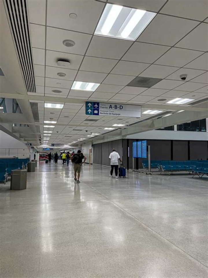 How many airports are in PR?