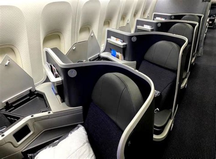 How many bags are allowed on American Airlines business class?