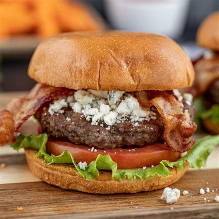How many calories are in a bacon blue cheese burger?