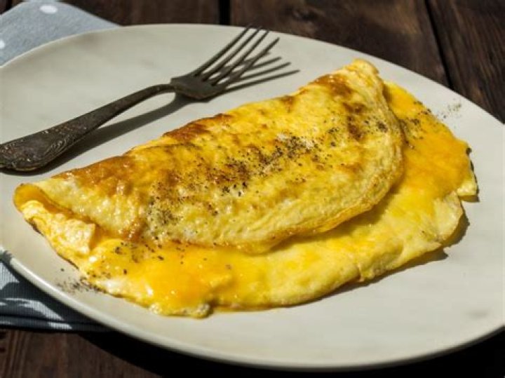 How many calories is an omelette with cheese?