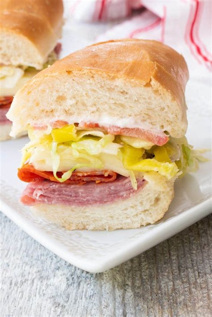 How many carbs are in a small Italian sub?