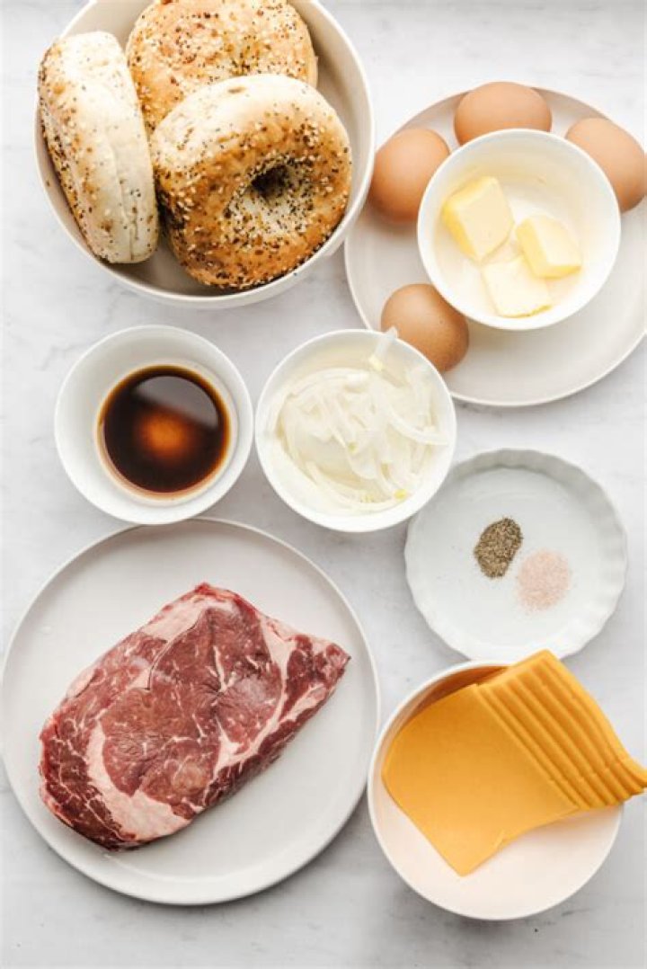 How many carbs are in a steak egg and cheese bagel?