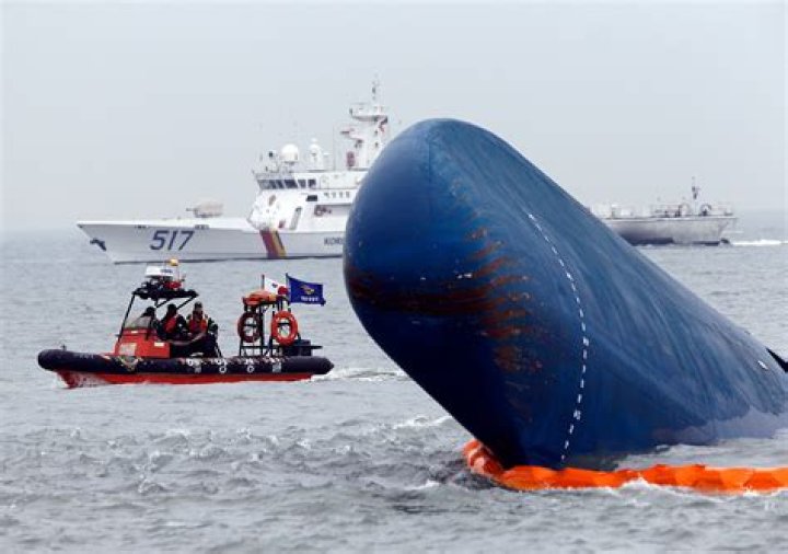 How many died in sewol ferry tragedy?