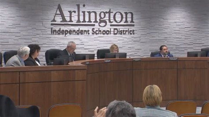 How many employees does Arlington ISD have?