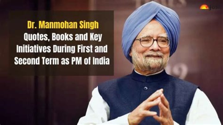 How many languages does Manmohan Singh know?